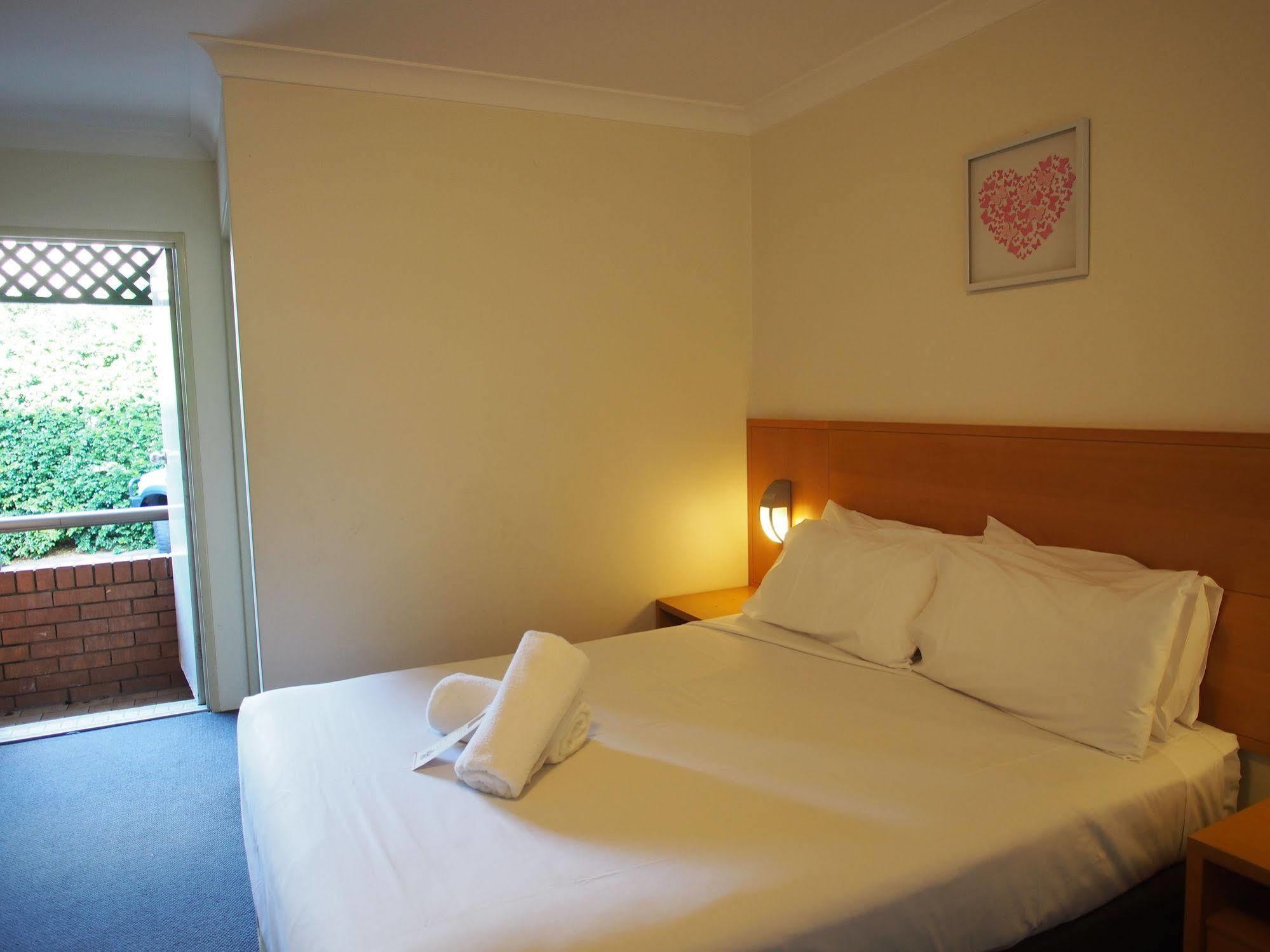 การ์เด้นลอดจ์ ซิดนีย์ Hotel ภายนอก รูปภาพ