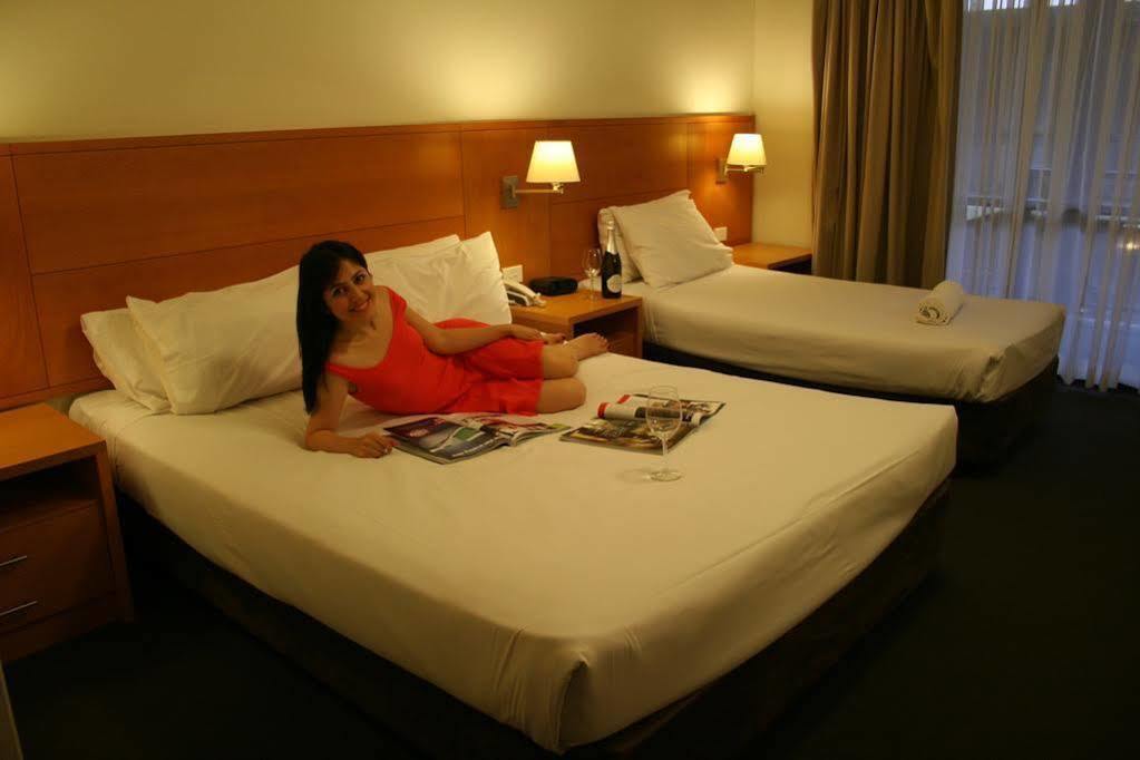 การ์เด้นลอดจ์ ซิดนีย์ Hotel ภายนอก รูปภาพ